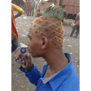 Coupe Qui vit dans un Ananas dans la mer